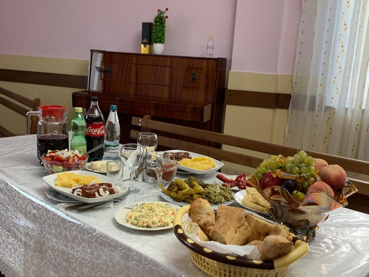 Hotel Kakhaberi Tetritskaro Екстер'єр фото
