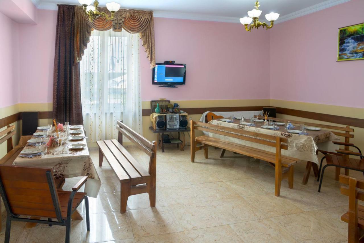 Hotel Kakhaberi Tetritskaro Екстер'єр фото